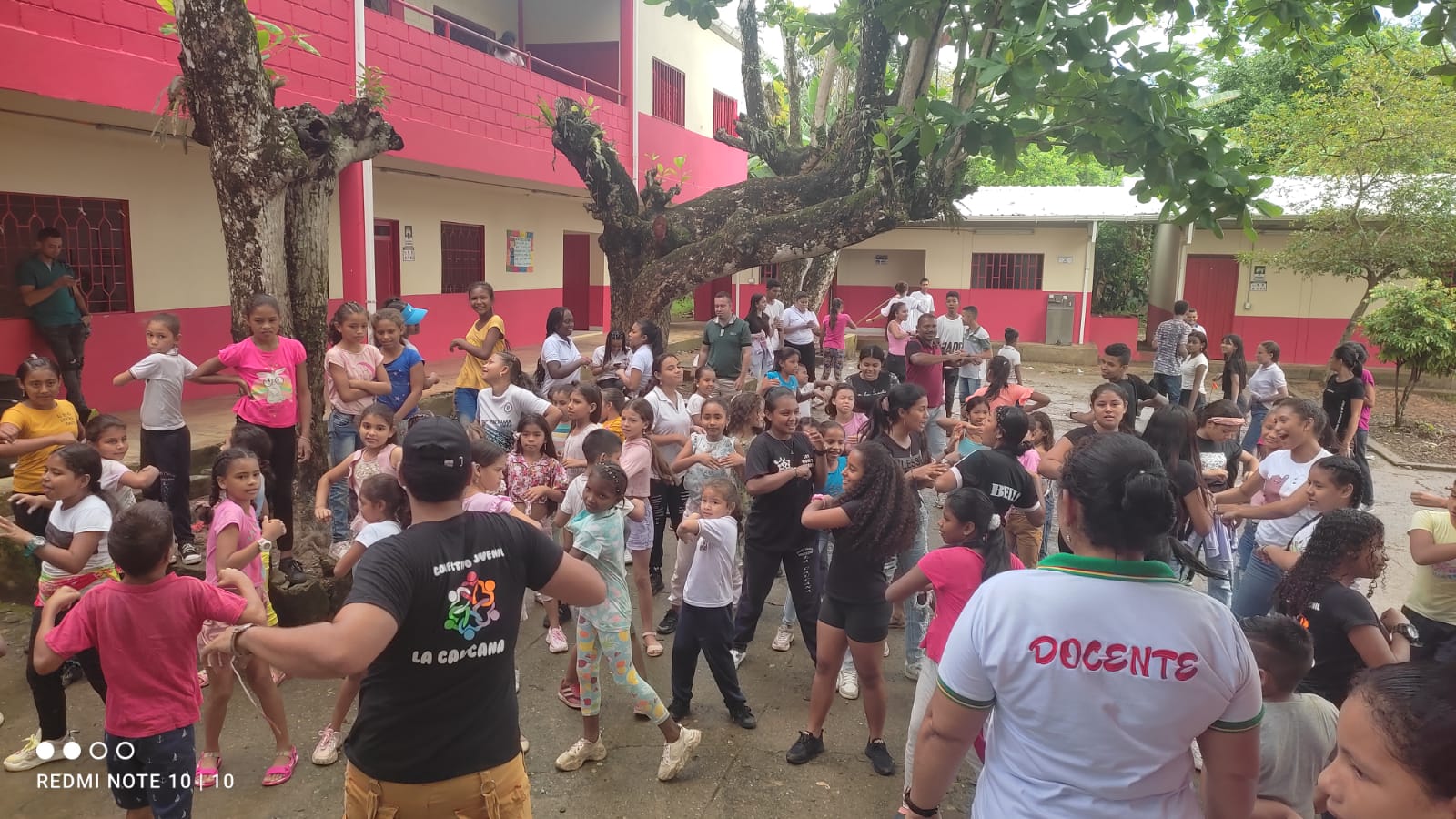 Actividad caritas sonrientes con nilos y niñas de La Caucana